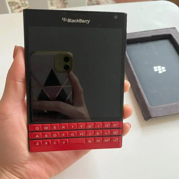 スマートフォン本体 BLACKBERRY PASSPORT RED Original BlackBerry Passport Q30 (SQW100-1) 32GB+3GB 13.0MP